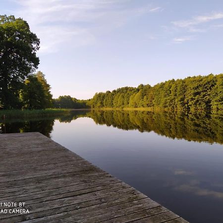 Dwor Nad Jeziorem W Bieniaszach Bed and Breakfast Milakowo Esterno foto