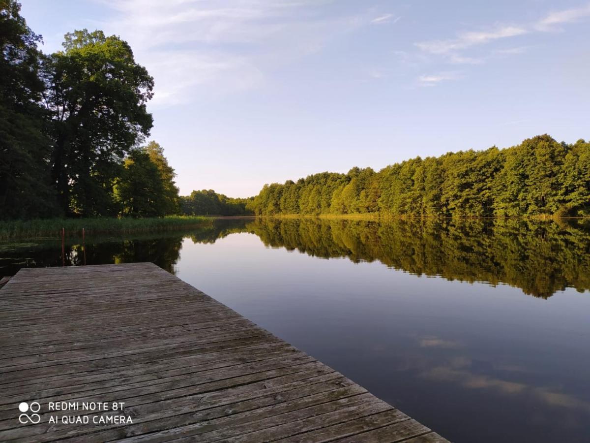 Dwor Nad Jeziorem W Bieniaszach Bed and Breakfast Milakowo Esterno foto