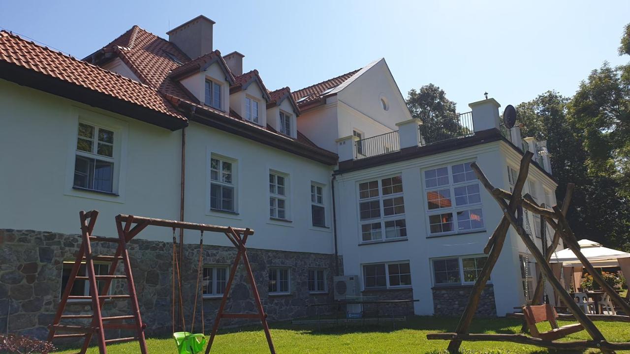 Dwor Nad Jeziorem W Bieniaszach Bed and Breakfast Milakowo Esterno foto