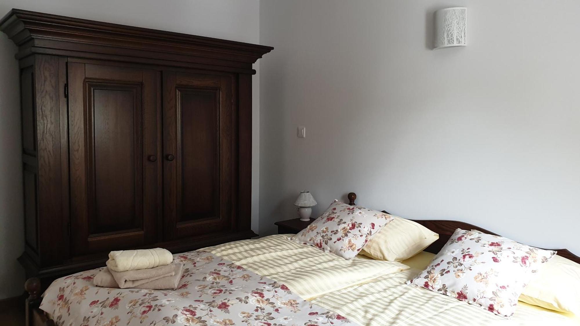 Dwor Nad Jeziorem W Bieniaszach Bed and Breakfast Milakowo Esterno foto